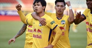Bóng đá Việt Nam tối 12/3: Sai lầm của Kiatisak khiến Công Phượng vô hại