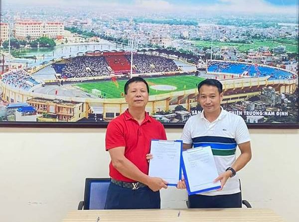 Bóng đá Việt Nam 25/8: Trợ lý của HLV Park dẫn dắt Nam Định