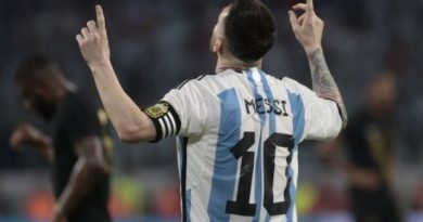 Tin bóng đá 29/3: Lập hat-trick, Messi sánh vai với Ronaldo và Daei