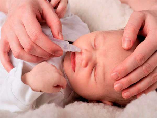 Một số cách trị nghẹt mũi cho trẻ sơ sinh