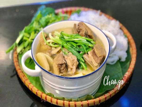 Chân vịt nấu măng chua