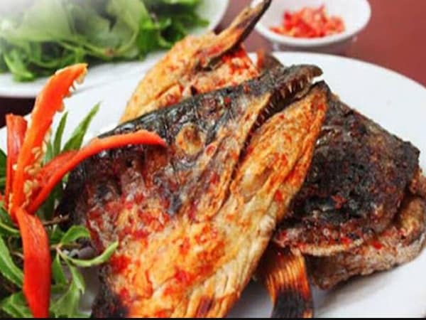 Đầu cá hồi chiên nước mắm