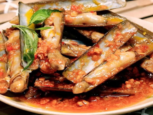 Ốc móng tay xào bơ tỏi