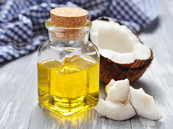 Sử dụng dầu dừa trị thâm nách