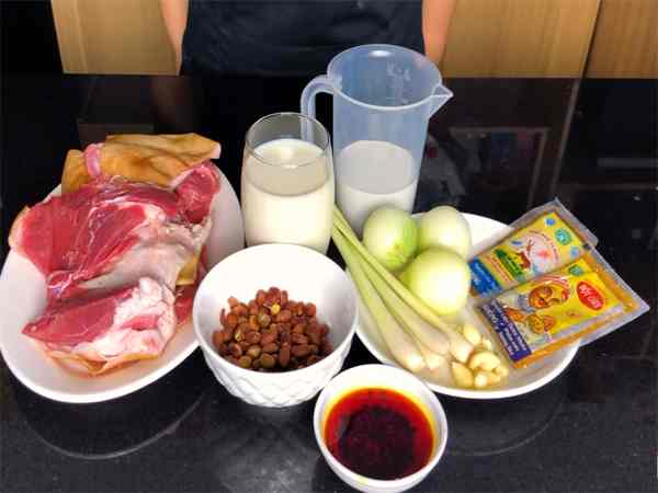 Nguyên liệu chuẩn bị cho món dê xào lăn Ninh Bình