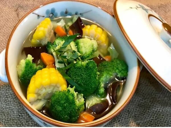Vì sao nên ăn canh trong thai kỳ