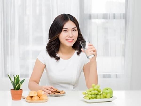 Uống đủ nước mỗi ngày