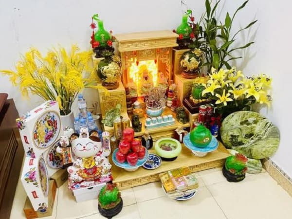 Quan niệm dân gian về việc xê dịch bàn thờ Thần Tài
