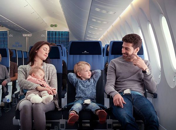 Mẹo đặt vé máy bay giá rẻ cho gia đình có trẻ nhỏ