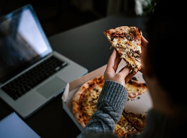 Ăn đêm có tốt không? Cách ăn đêm an toàn với sức khỏe