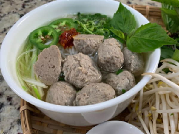 Hoàn thiện bún bò viên