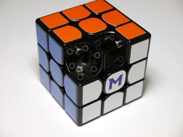 Rubik làm từ gì? Hé lộ chất liệu ẩn sau khối lập phương